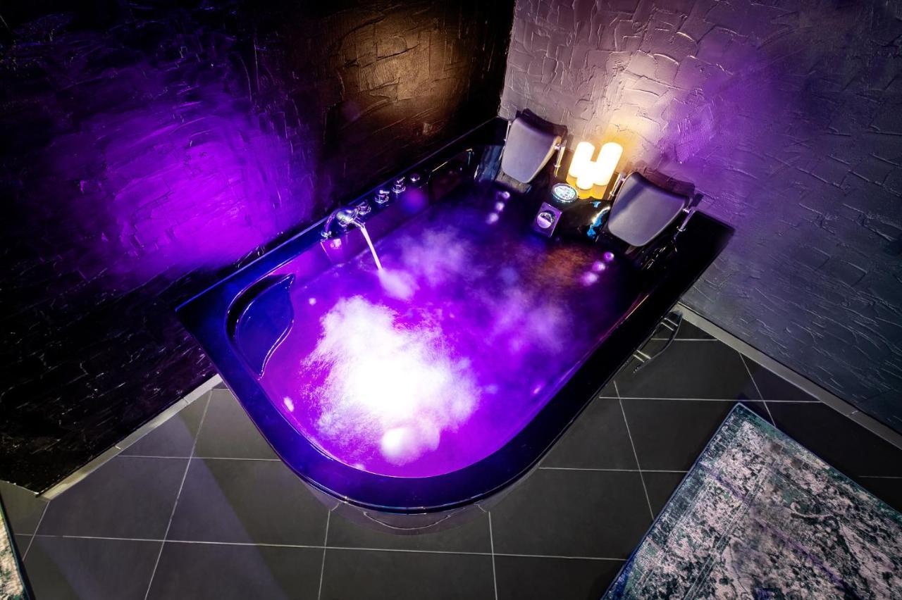 카우나스 Jacuzzi Cinema Loft 아파트 외부 사진